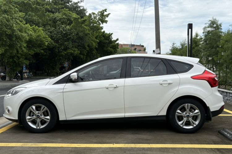 Used Ford Focus 2012 Hatchback 1.6L Automatic Fashion Edition Exterior 1