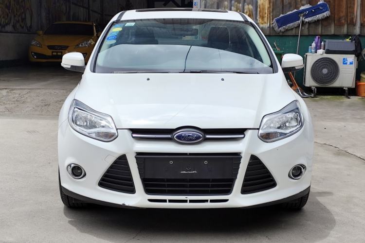 Used Ford Focus 2012 Sedan 1.6L Manual Fashion Edition Exterior 1