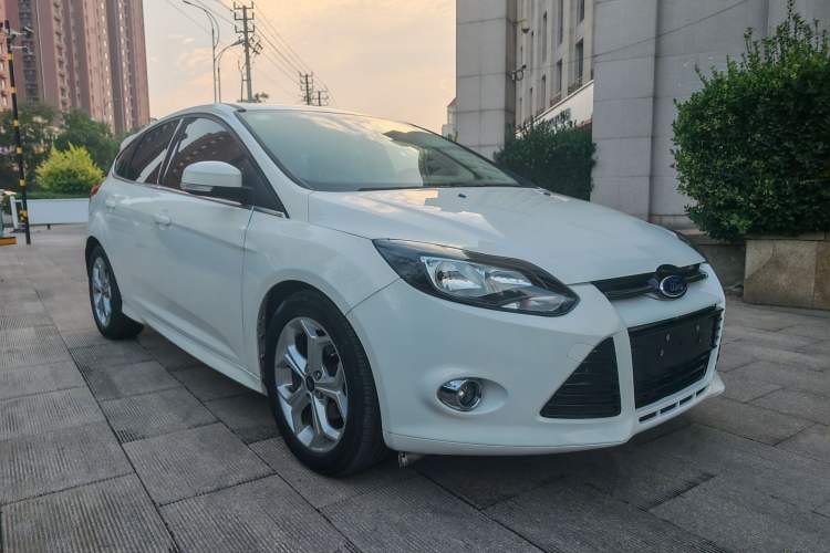 Used Ford Focus 2012 Hatchback 2.0L Automatic Luxury Sport Model Exterior 2