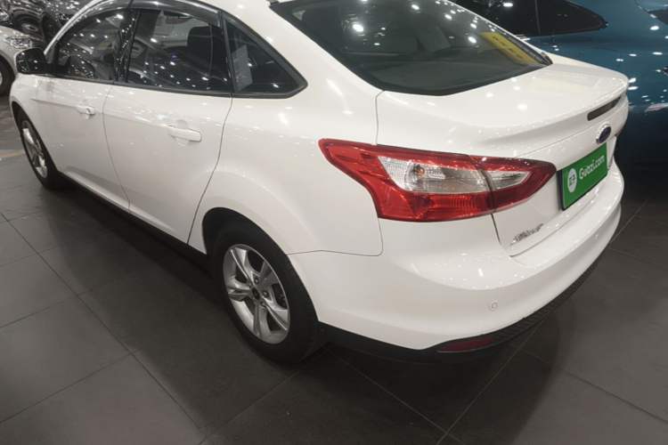 Used Ford Focus 2012 Sedan 1.6L Automatic Fashion Edition Exterior 2