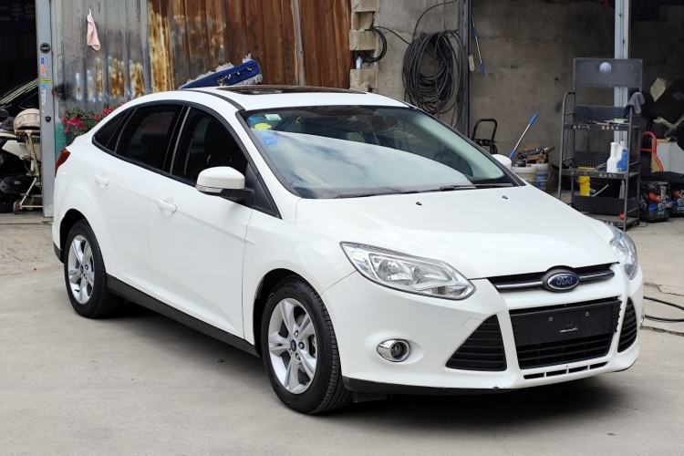 Used Ford Focus 2012 Sedan 1.6L Manual Fashion Edition Exterior 2