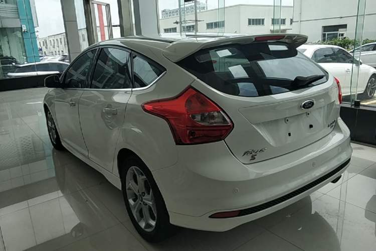 Used Ford Focus 2012 Hatchback 2.0L Automatic Luxury Sport Model Exterior 2
