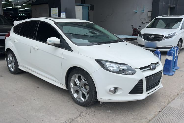 Used Ford Focus 2012 Hatchback 2.0L Automatic Luxury Sport Model Exterior 2