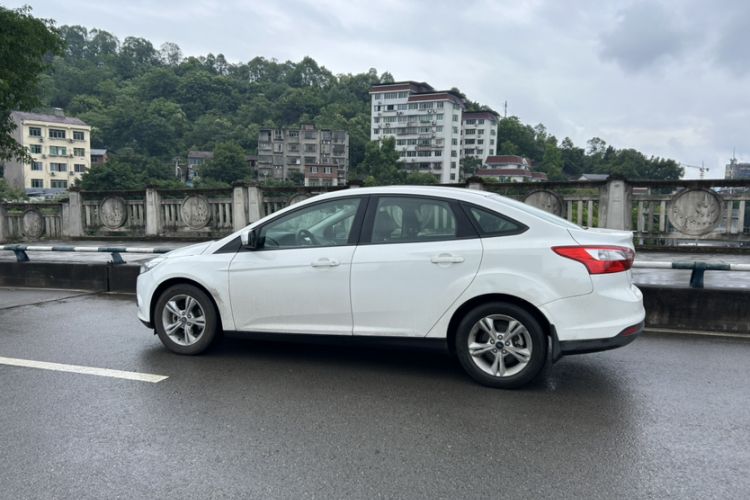 Used Ford Focus 2012 Sedan 1.6L Automatic Fashion Edition Exterior 3