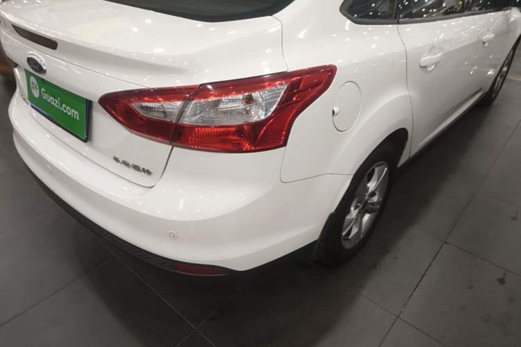 Used Ford Focus 2012 Sedan 1.6L Automatic Fashion Edition Exterior 3