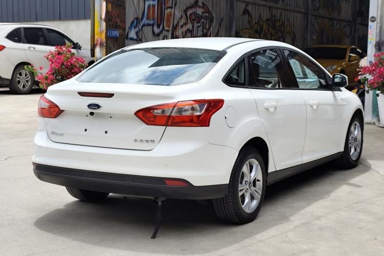 Used Ford Focus 2012 Sedan 1.6L Manual Fashion Edition Exterior 3