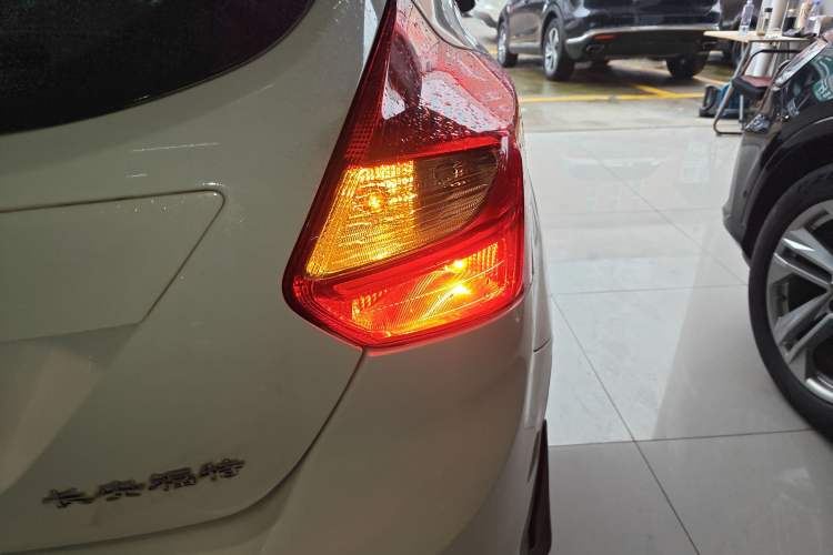 Used Ford Focus 2012 Hatchback 1.6L Automatic Comfort Model Exterior 3
