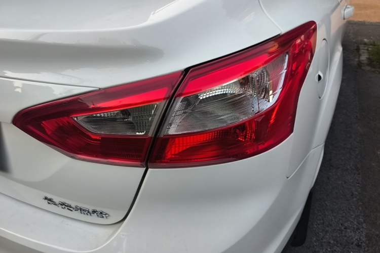 Used Ford Focus 2012 Sedan 1.6L Automatic Fashion Edition Exterior 3