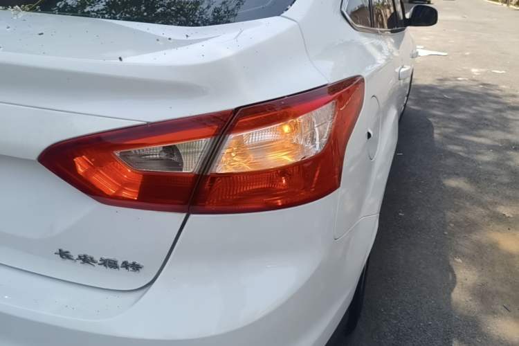 Used Ford Focus 2012 Sedan 1.6L Automatic Comfort Model Exterior 3