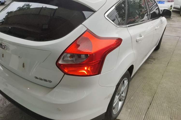 Used Ford Focus 2012 Hatchback 1.6L Automatic Fashion Edition Exterior 3