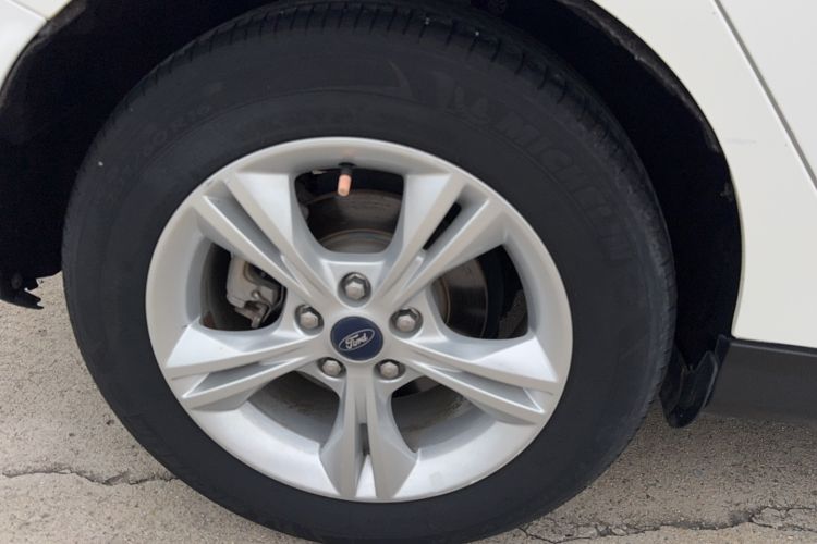 Used Ford Focus 2012 Hatchback 1.6L Automatic Fashion Edition Exterior 4