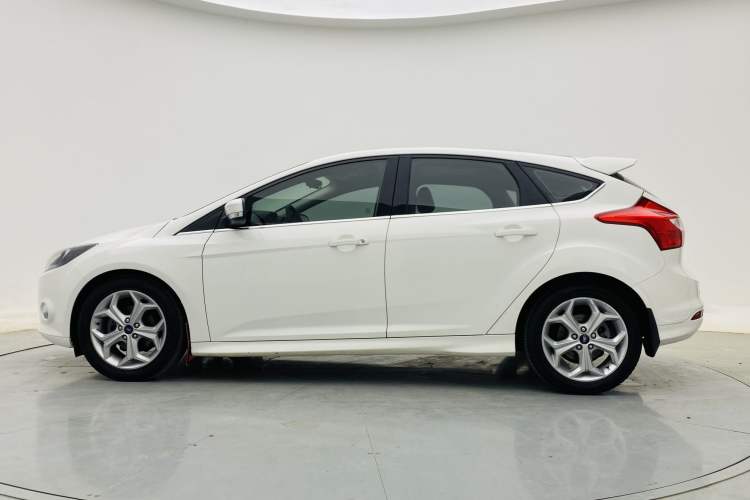 Used Ford Focus 2012 Hatchback 2.0L Automatic Luxury Sport Model Exterior 4