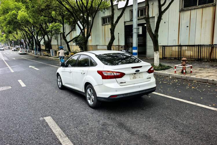 Used Ford Focus 2012 Sedan 1.6L Automatic Fashion Edition Exterior 4