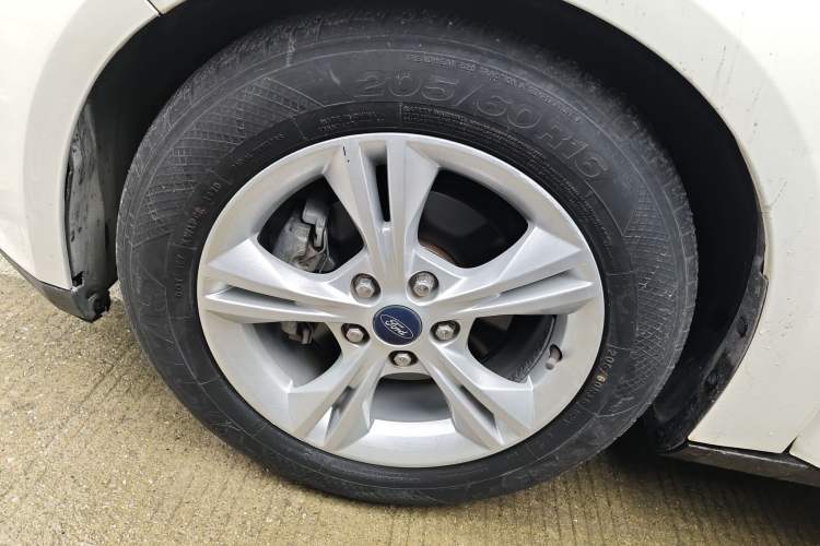 Used Ford Focus 2012 Sedan 1.6L Automatic Fashion Edition Exterior 4