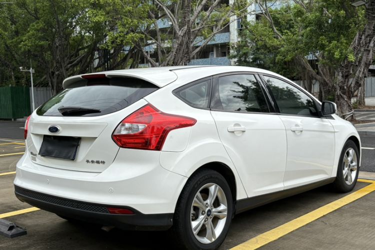 Used Ford Focus 2012 Hatchback 1.6L Automatic Fashion Edition Exterior 4