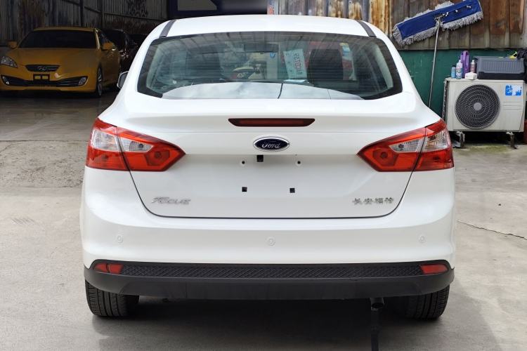 Used Ford Focus 2012 Sedan 1.6L Manual Fashion Edition Exterior 4