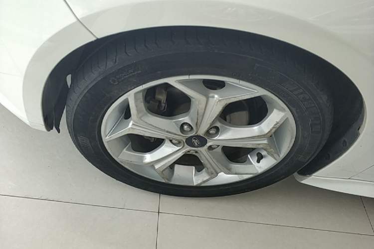 Used Ford Focus 2012 Hatchback 2.0L Automatic Luxury Sport Model Exterior 4