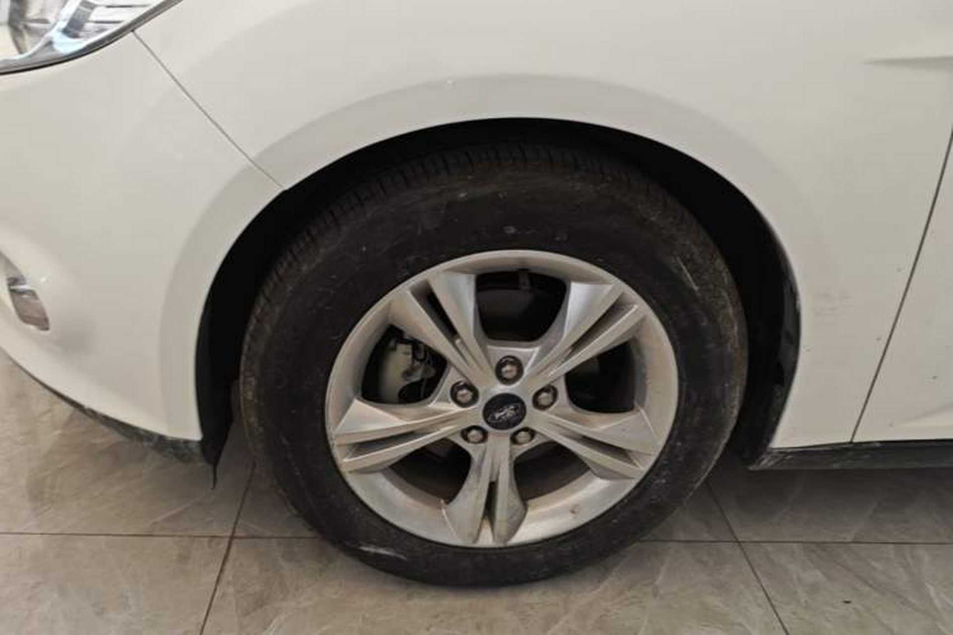 Used Ford Focus 2012 Sedan 1.6L Automatic Fashion Edition Exterior 4