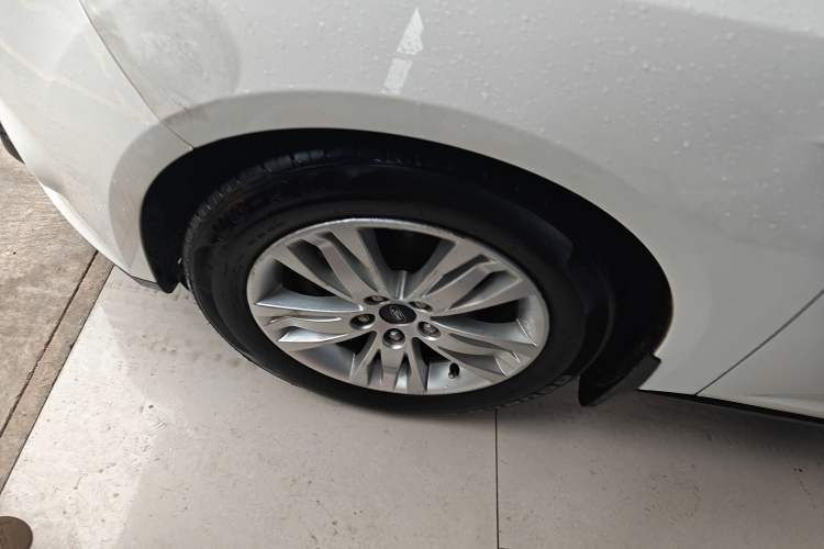 Used Ford Focus 2012 Hatchback 1.6L Automatic Comfort Model Exterior 4