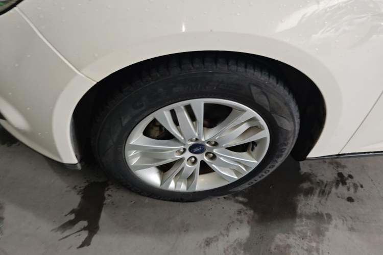 Used Ford Focus 2012 Hatchback 1.6L Automatic Comfort Model Exterior 4