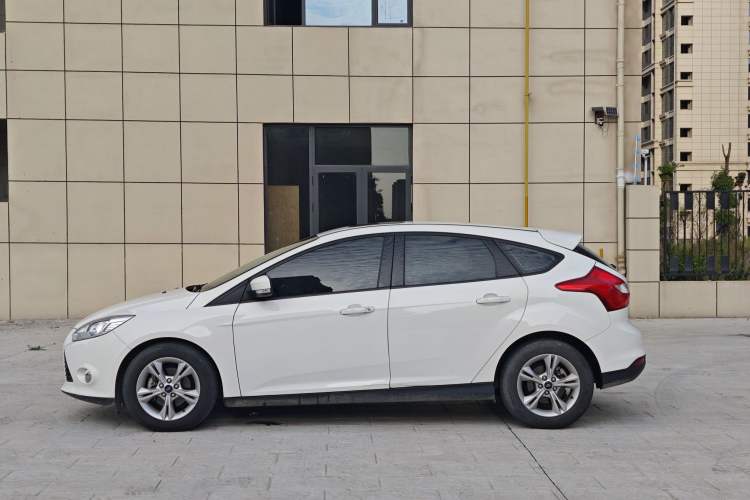 Used Ford Focus 2012 Hatchback 1.6L Manual Fashion Edition Exterior 4