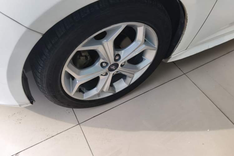 Used Ford Focus 2012 Hatchback 2.0L Automatic Luxury Sport Model Exterior 4