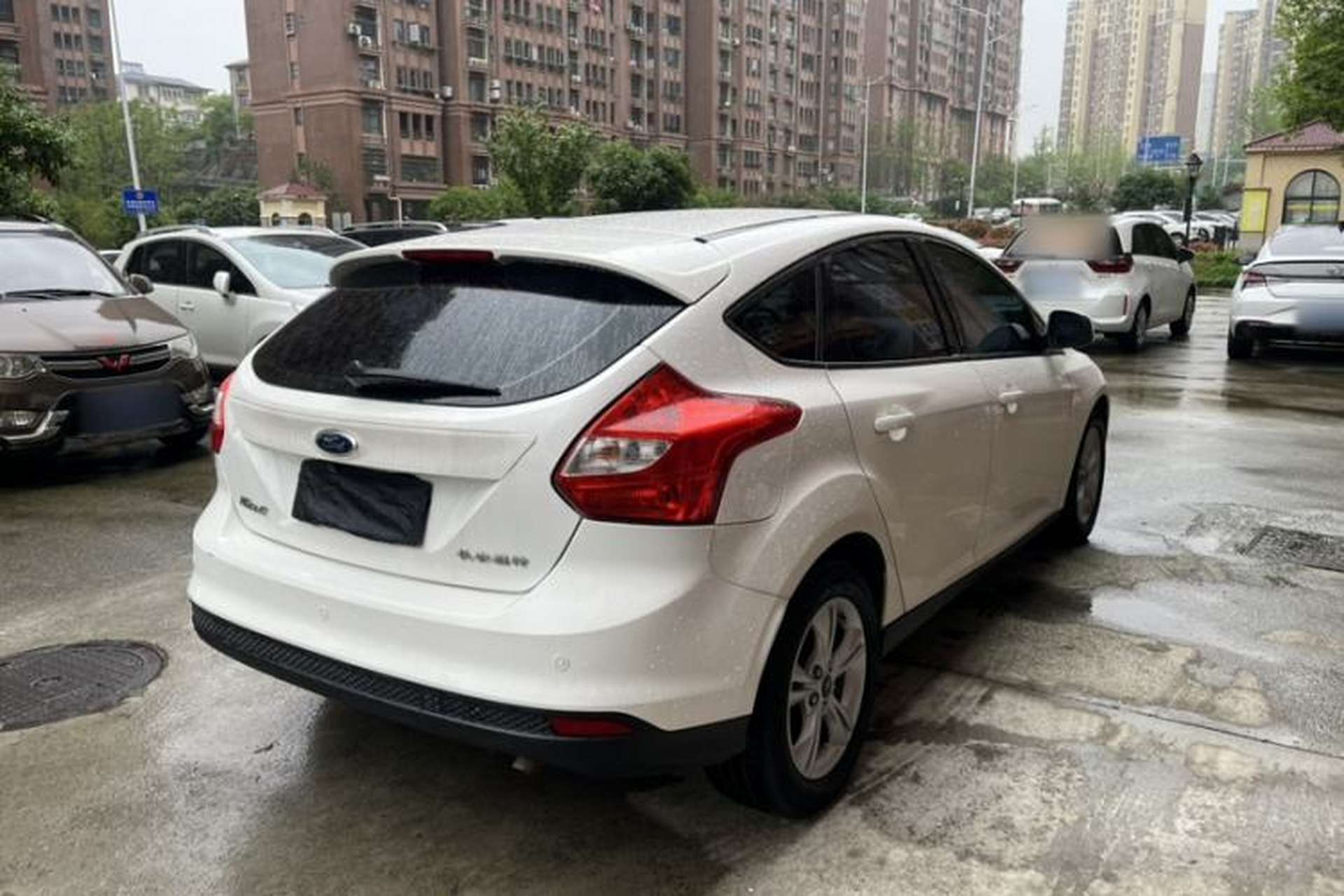 Used Ford Focus 2012 Hatchback 1.6L Automatic Fashion Edition Exterior 5