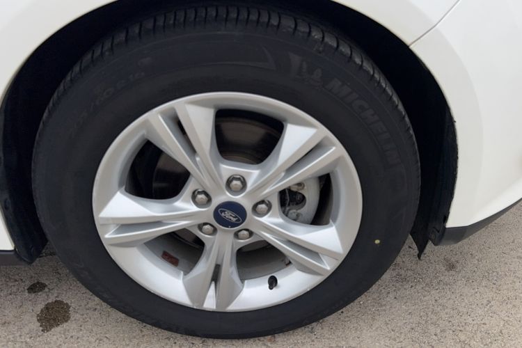 Used Ford Focus 2012 Hatchback 1.6L Automatic Fashion Edition Exterior 5