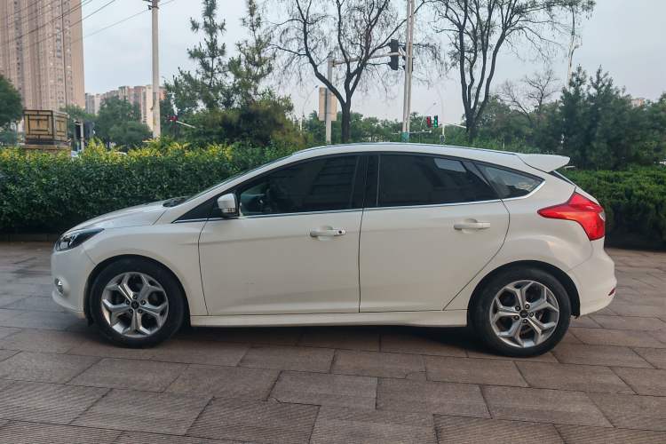 Used Ford Focus 2012 Hatchback 2.0L Automatic Luxury Sport Model Exterior 5