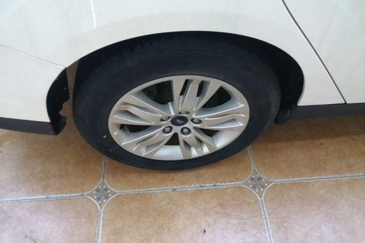 Used Ford Focus 2012 Sedan 1.6L Automatic Comfort Model Exterior 5