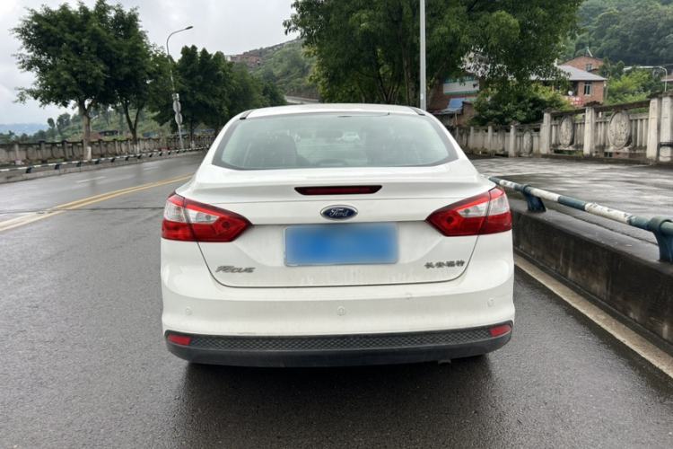Used Ford Focus 2012 Sedan 1.6L Automatic Fashion Edition Exterior 5