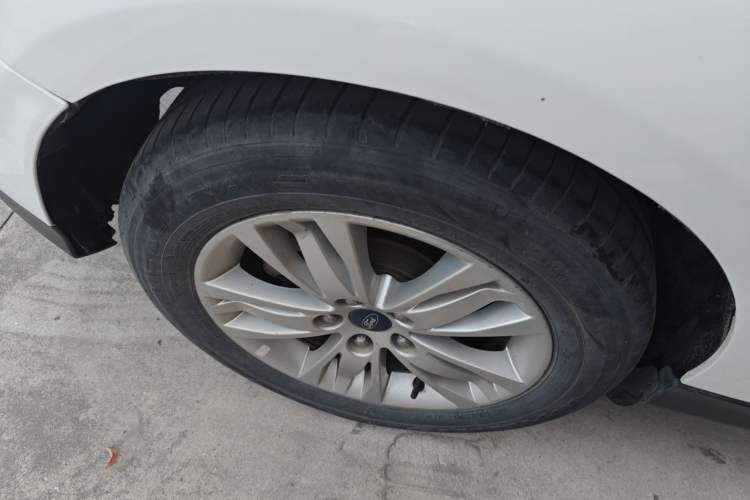 Used Ford Focus 2012 Hatchback 1.6L Automatic Comfort Model Exterior 5