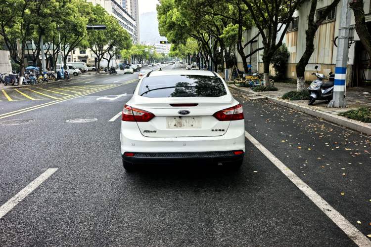 Used Ford Focus 2012 Sedan 1.6L Automatic Fashion Edition Exterior 5