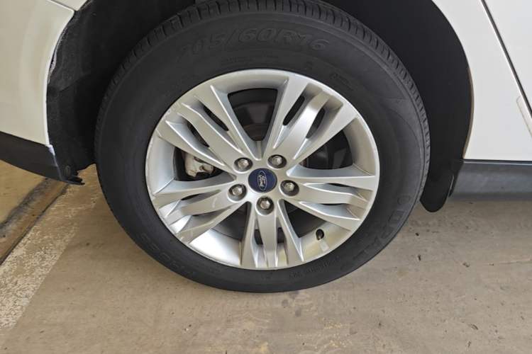 Used Ford Focus 2012 Hatchback 1.6L Automatic Comfort Model Exterior 5