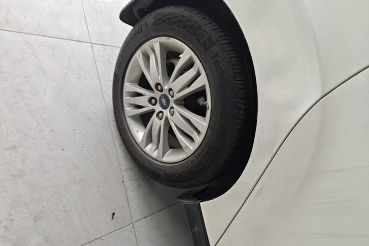 Used Ford Focus 2012 Hatchback 1.6L Automatic Comfort Model Exterior 5