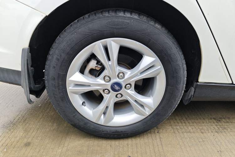 Used Ford Focus 2012 Sedan 1.6L Automatic Fashion Edition Exterior 5