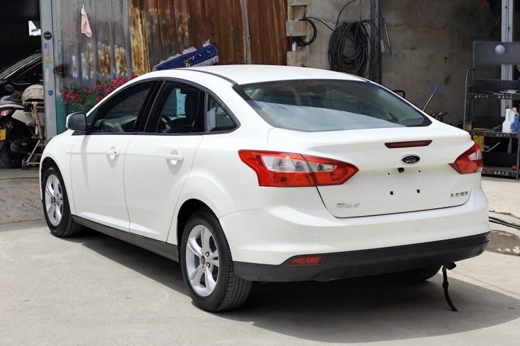 Used Ford Focus 2012 Sedan 1.6L Manual Fashion Edition Exterior 5