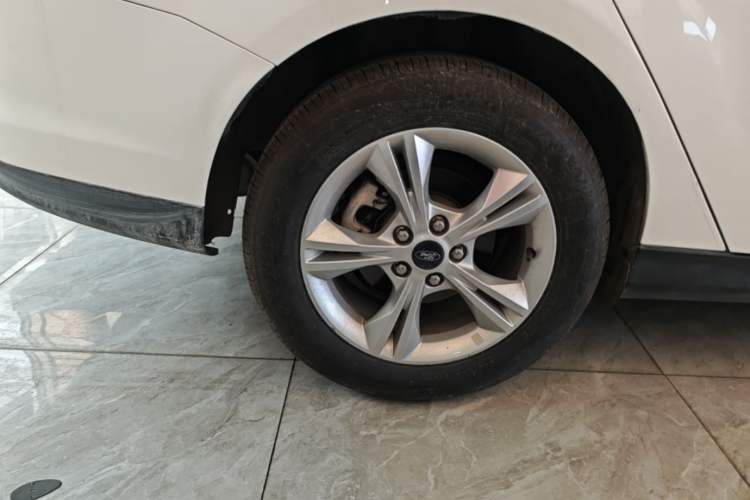 Used Ford Focus 2012 Sedan 1.6L Automatic Fashion Edition Exterior 5