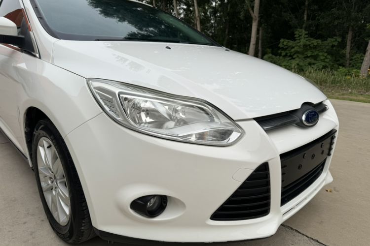 Used Ford Focus 2012 Sedan 1.6L Automatic Comfort Model Exterior 5