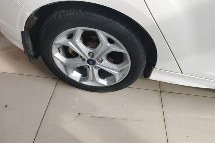 Used Ford Focus 2012 Hatchback 2.0L Automatic Luxury Sport Model Exterior 5