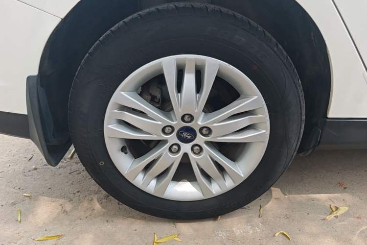 Used Ford Focus 2012 Sedan 1.6L Manual Comfort Model Exterior 5