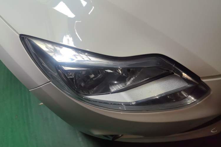 Used Ford Focus 2012 Sedan 1.6L Automatic Fashion Edition Exterior 6