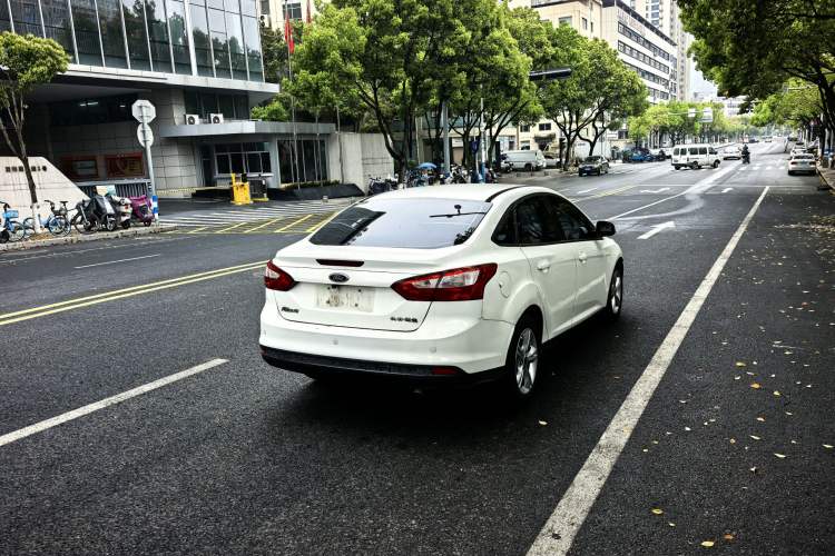 Used Ford Focus 2012 Sedan 1.6L Automatic Fashion Edition Exterior 6