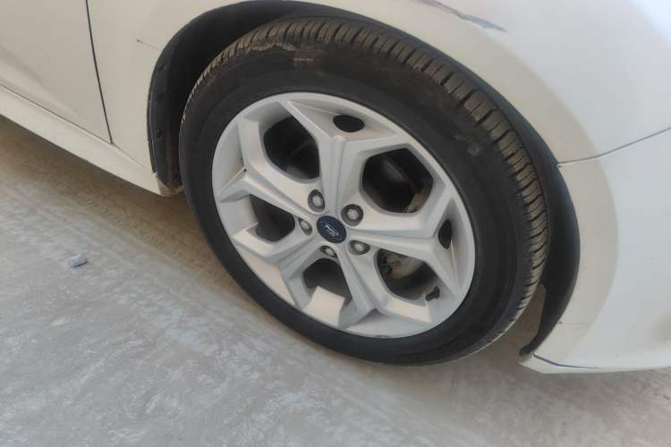 Used Ford Focus 2012 Hatchback 2.0L Manual Luxury Sport Model Exterior 7