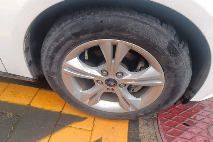 Used Ford Focus 2012 Hatchback 1.6L Automatic Fashion Edition Exterior 7