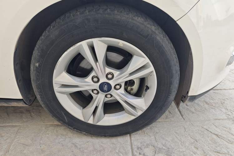 Used Ford Focus 2012 Hatchback 1.6L Manual Fashion Edition Exterior 8