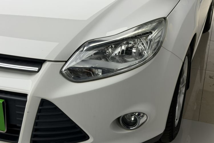 Used Ford Focus 2012 Hatchback 1.6L Automatic Fashion Edition Exterior 8