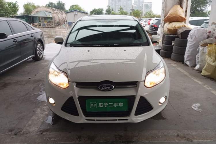 Used Ford Focus 2012 Hatchback 1.6L Manual Fashion Edition Front