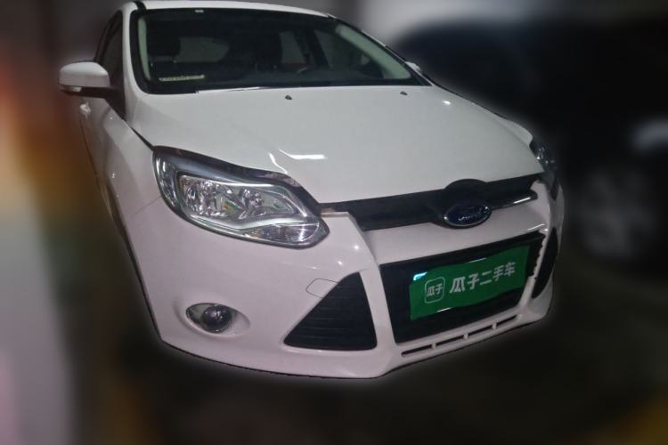 Used Ford Focus 2012 Hatchback 1.6L Automatic Fashion Edition Front Right 45 Deg