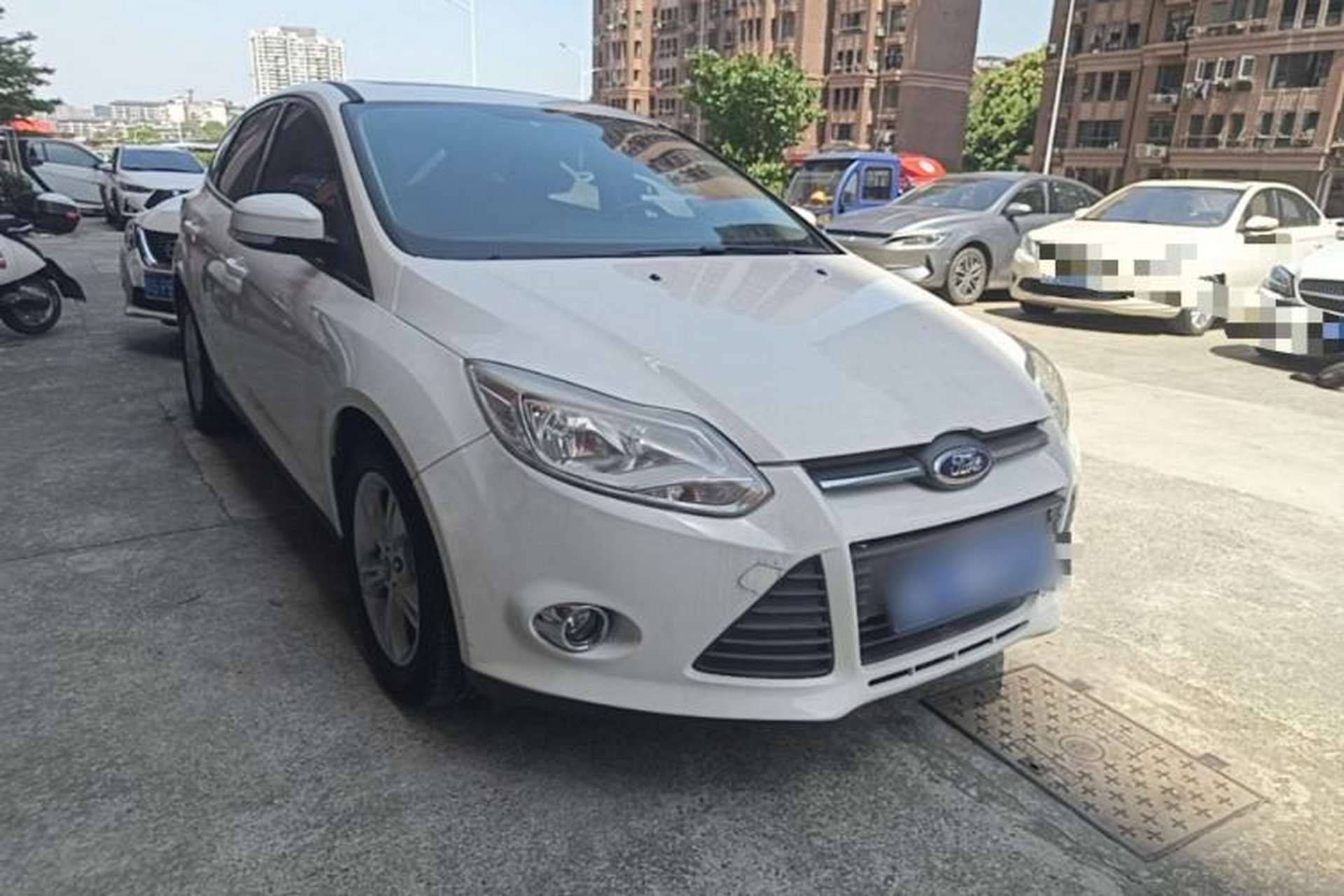 Used Ford Focus 2012 Hatchback 1.6L Automatic Fashion Edition Front Right 45 Deg